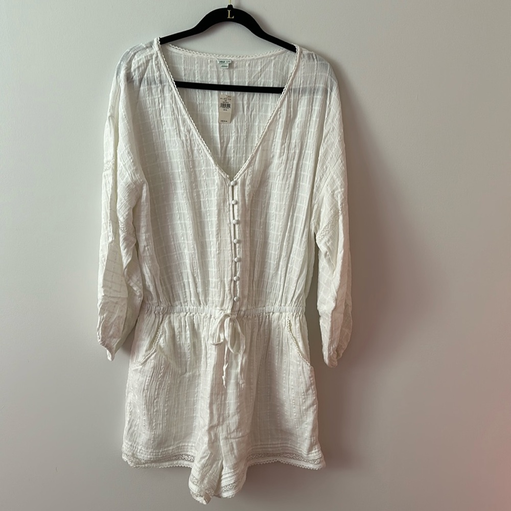 XL white Aerie romper with long sleeves. Never worn still has tags!